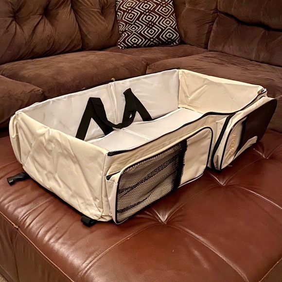 3 in 1 Diaper Bag Bassinet & Changing Station - Picture 7 of 12